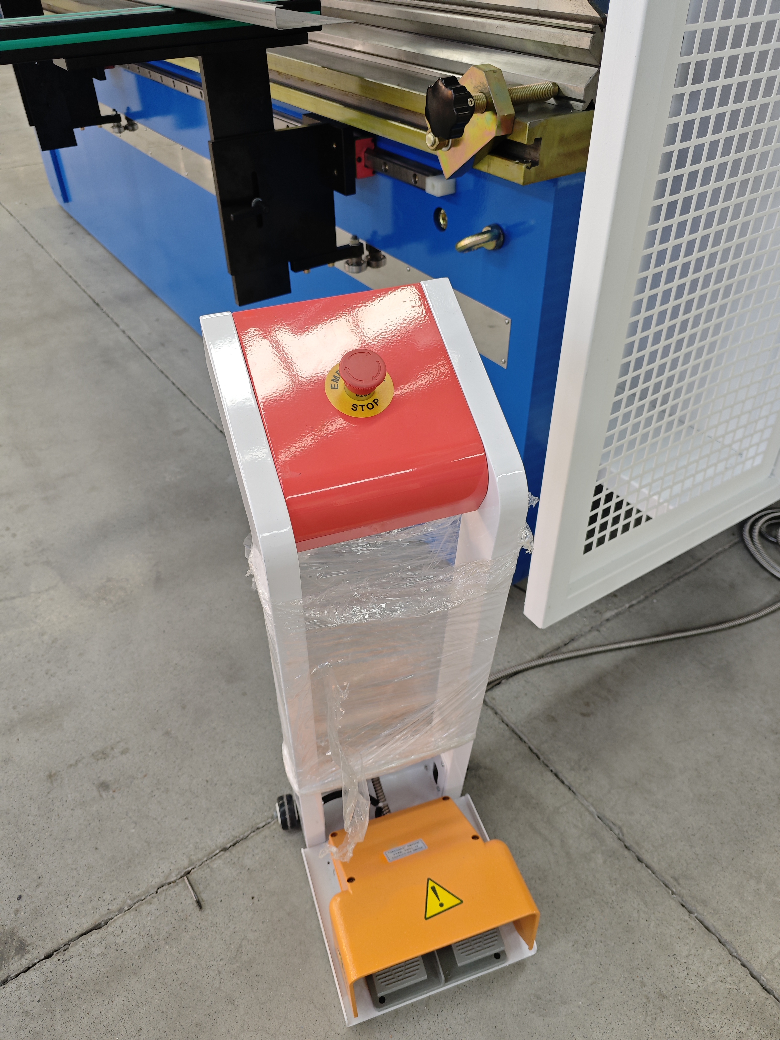 DRPK-12532 Hydraulic CNC Press Brake with TP10S